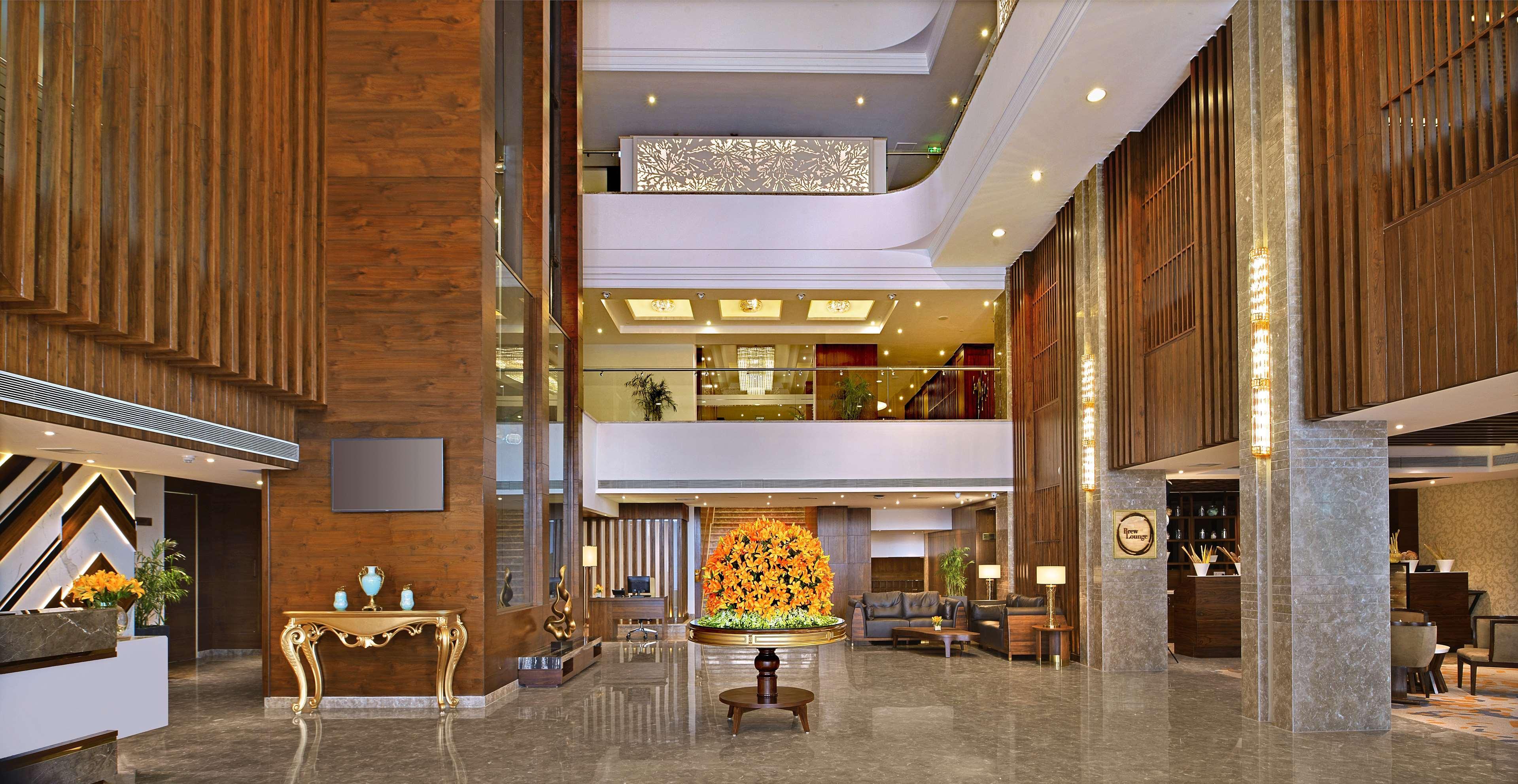 Radisson Chandigarh Zirakpur Eksteriør bilde The lobby of the hotel