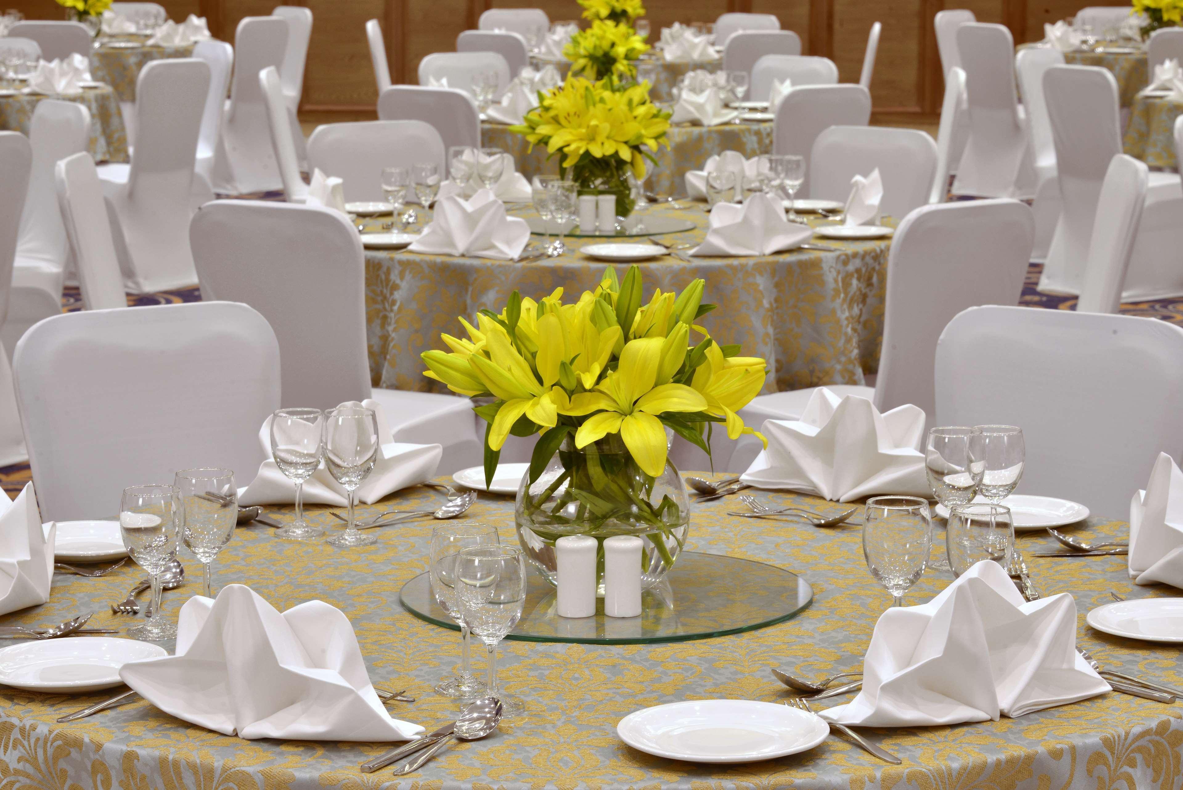 Radisson Chandigarh Zirakpur Eksteriør bilde A table set for a formal dinner