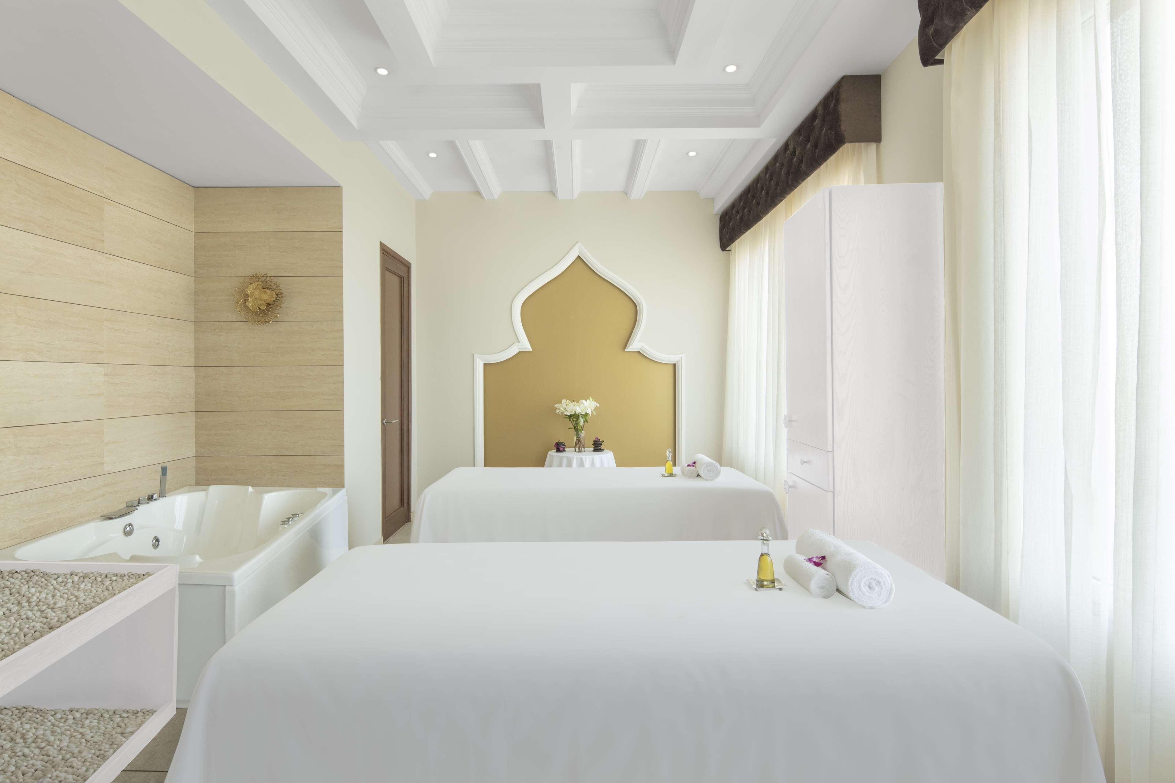 Radisson Chandigarh Zirakpur Eksteriør bilde Spa treatment room