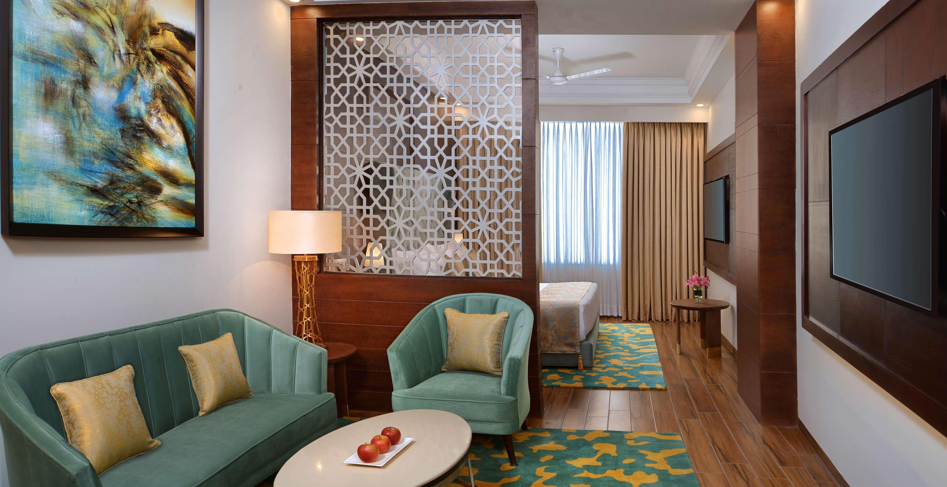 Radisson Chandigarh Zirakpur Eksteriør bilde Suite at the Taj Bengal