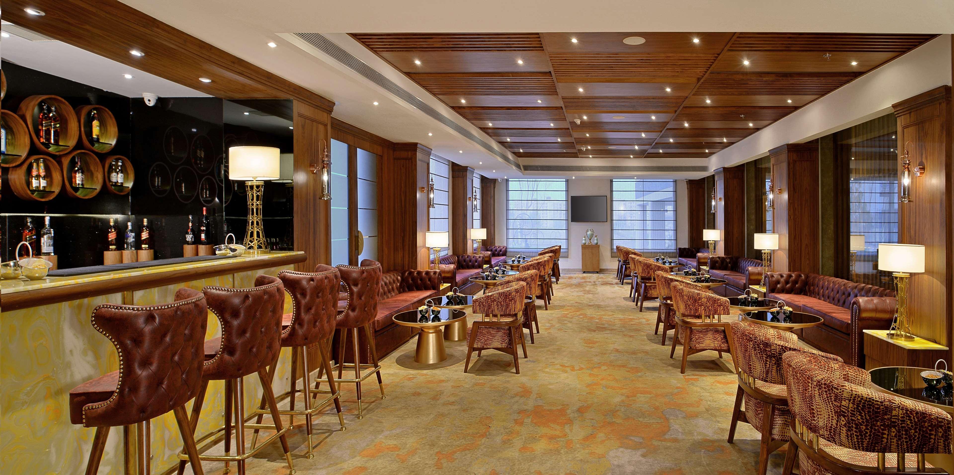 Radisson Chandigarh Zirakpur Eksteriør bilde The Bar