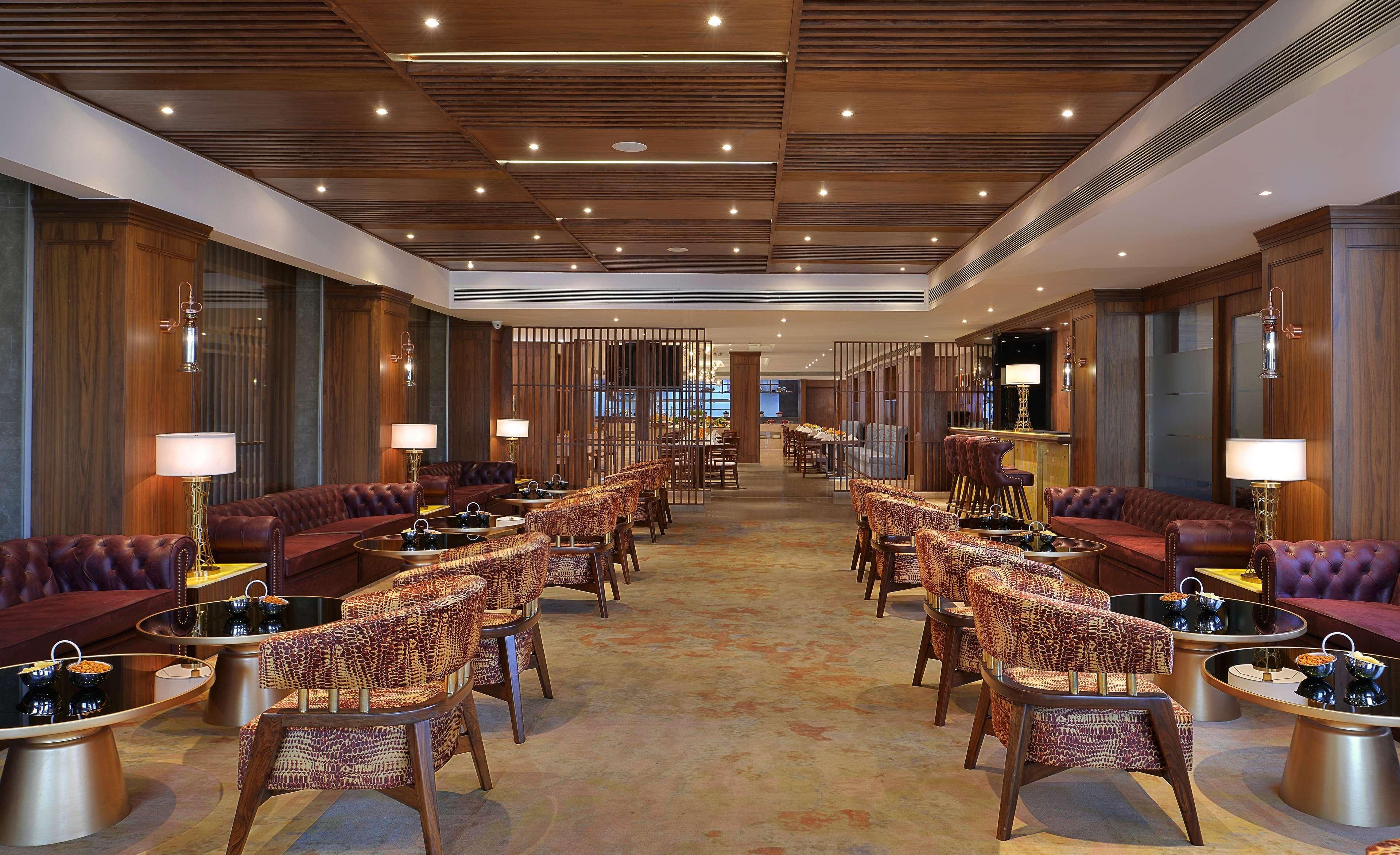 Radisson Chandigarh Zirakpur Eksteriør bilde The Lounge at the airport