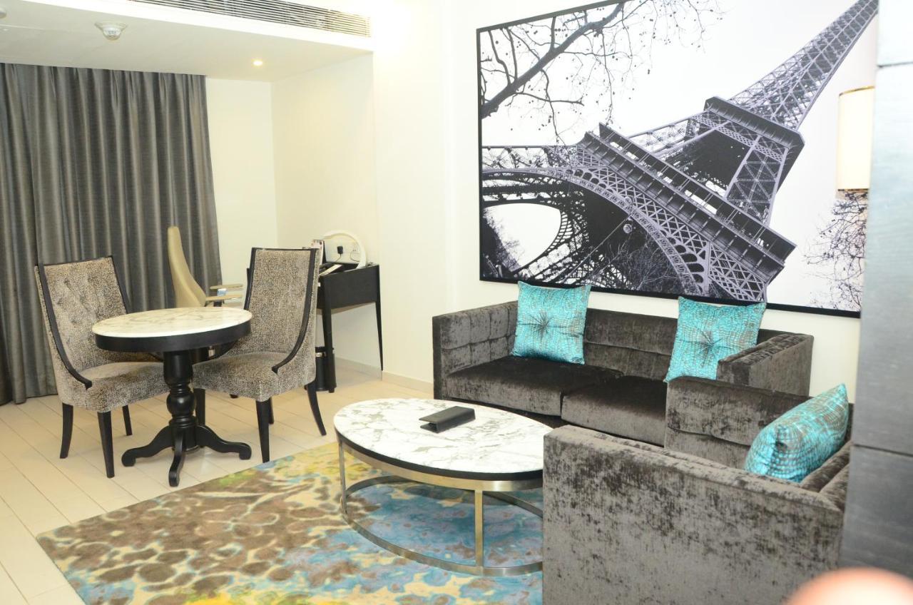 Radisson Chandigarh Zirakpur Eksteriør bilde A suite at the hotel