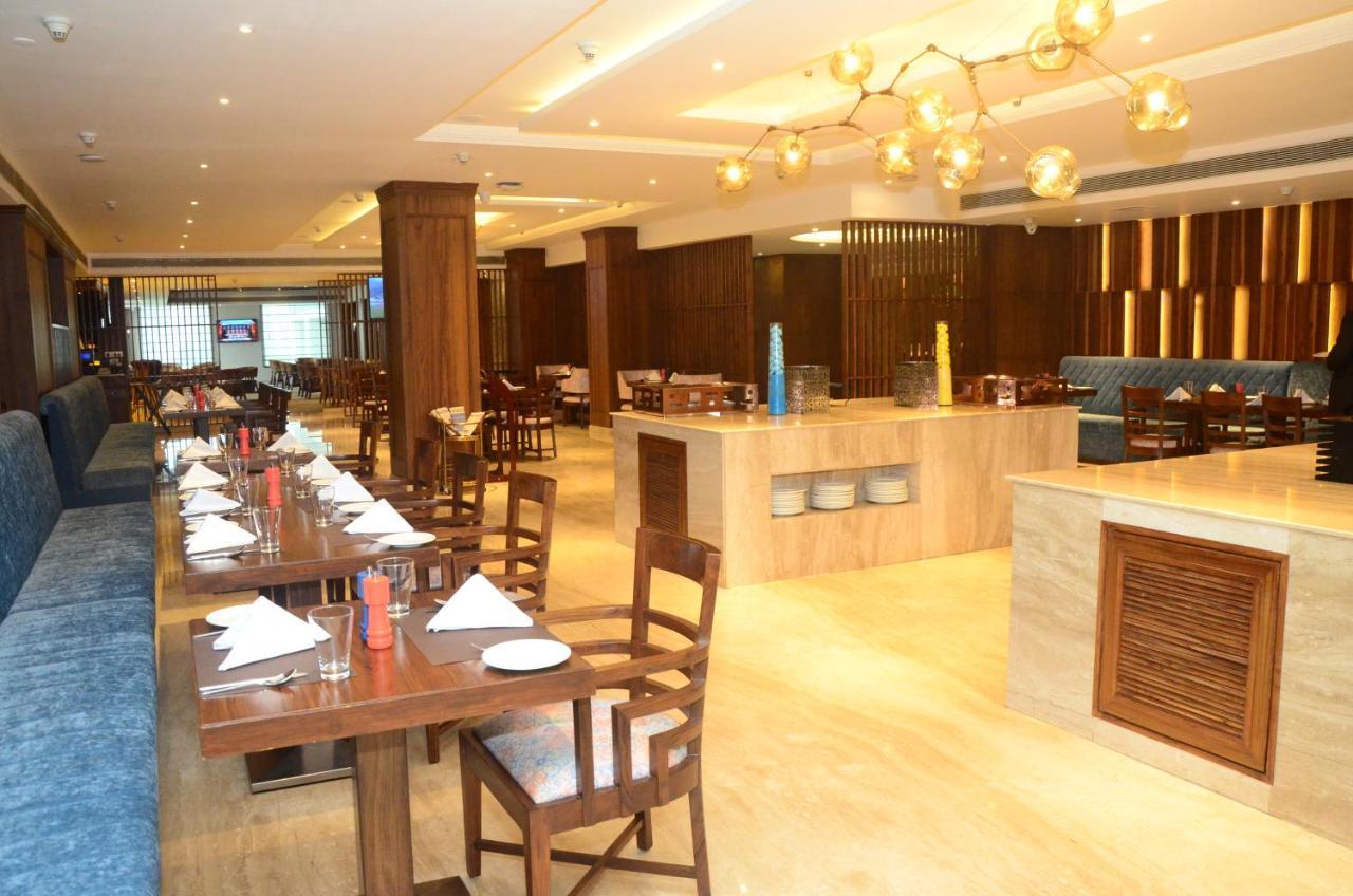 Radisson Chandigarh Zirakpur Eksteriør bilde The restaurant at the hotel